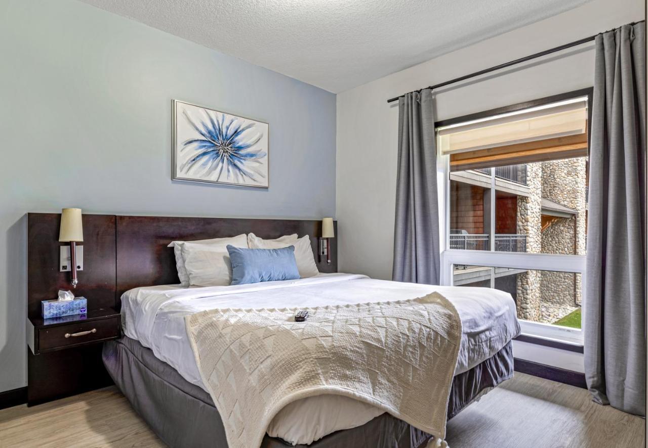 Outstanding Mountain Condo Waterslide And Hot Tub Managed By Little Sister Getaways Canmore Bagian luar foto
