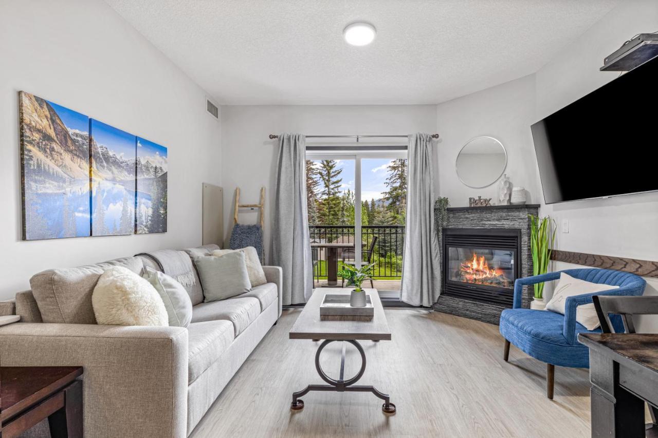 Outstanding Mountain Condo Waterslide And Hot Tub Managed By Little Sister Getaways Canmore Bagian luar foto