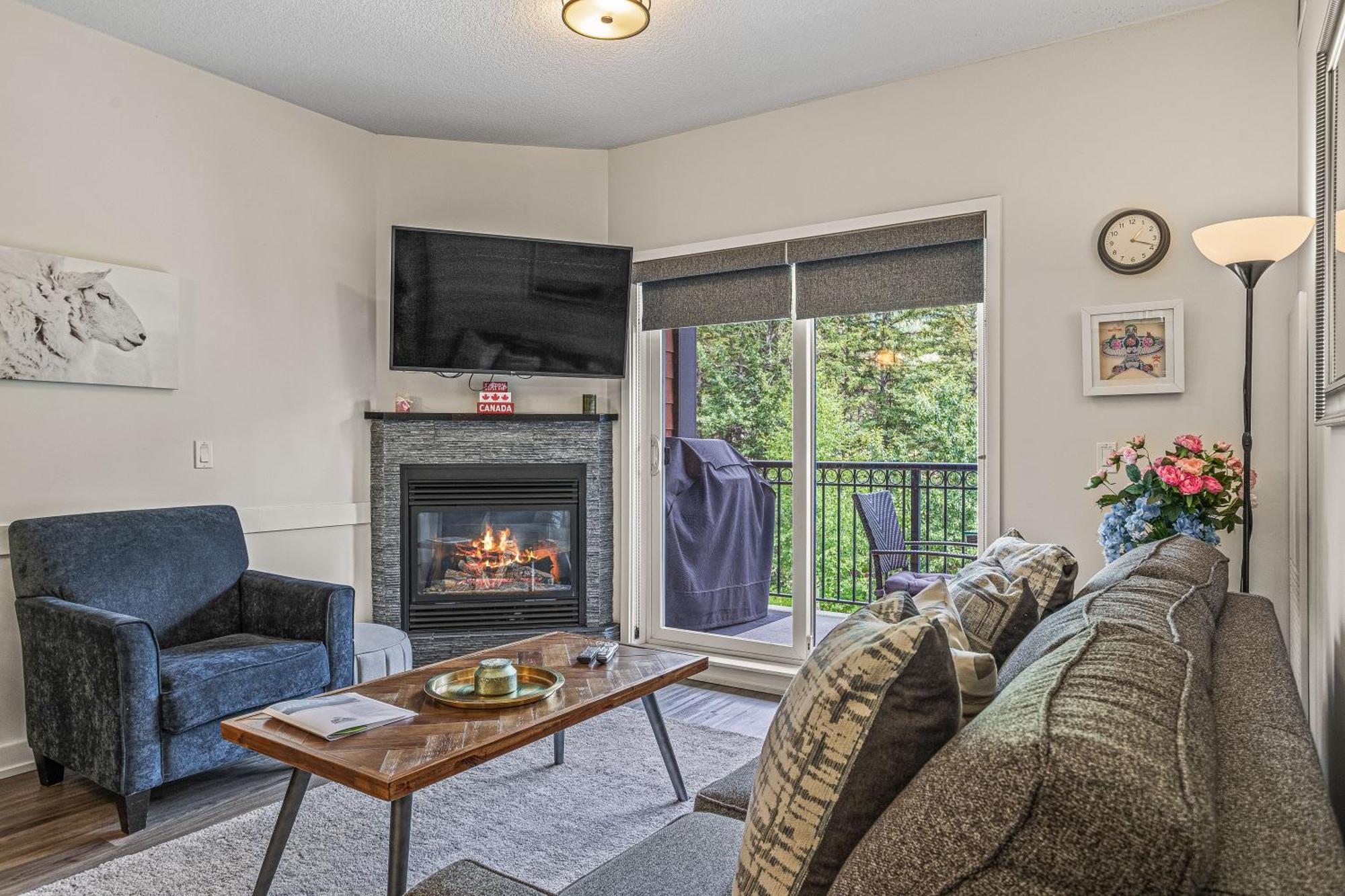 Outstanding Mountain Condo Waterslide And Hot Tub Managed By Little Sister Getaways Canmore Bagian luar foto