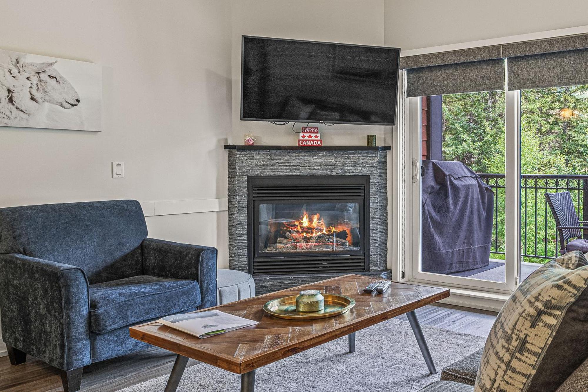 Outstanding Mountain Condo Waterslide And Hot Tub Managed By Little Sister Getaways Canmore Bagian luar foto