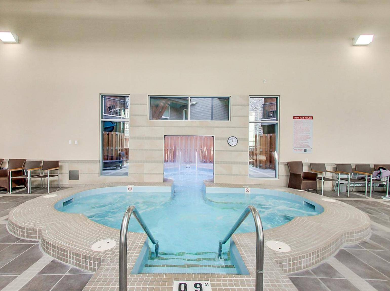 Outstanding Mountain Condo Waterslide And Hot Tub Managed By Little Sister Getaways Canmore Bagian luar foto